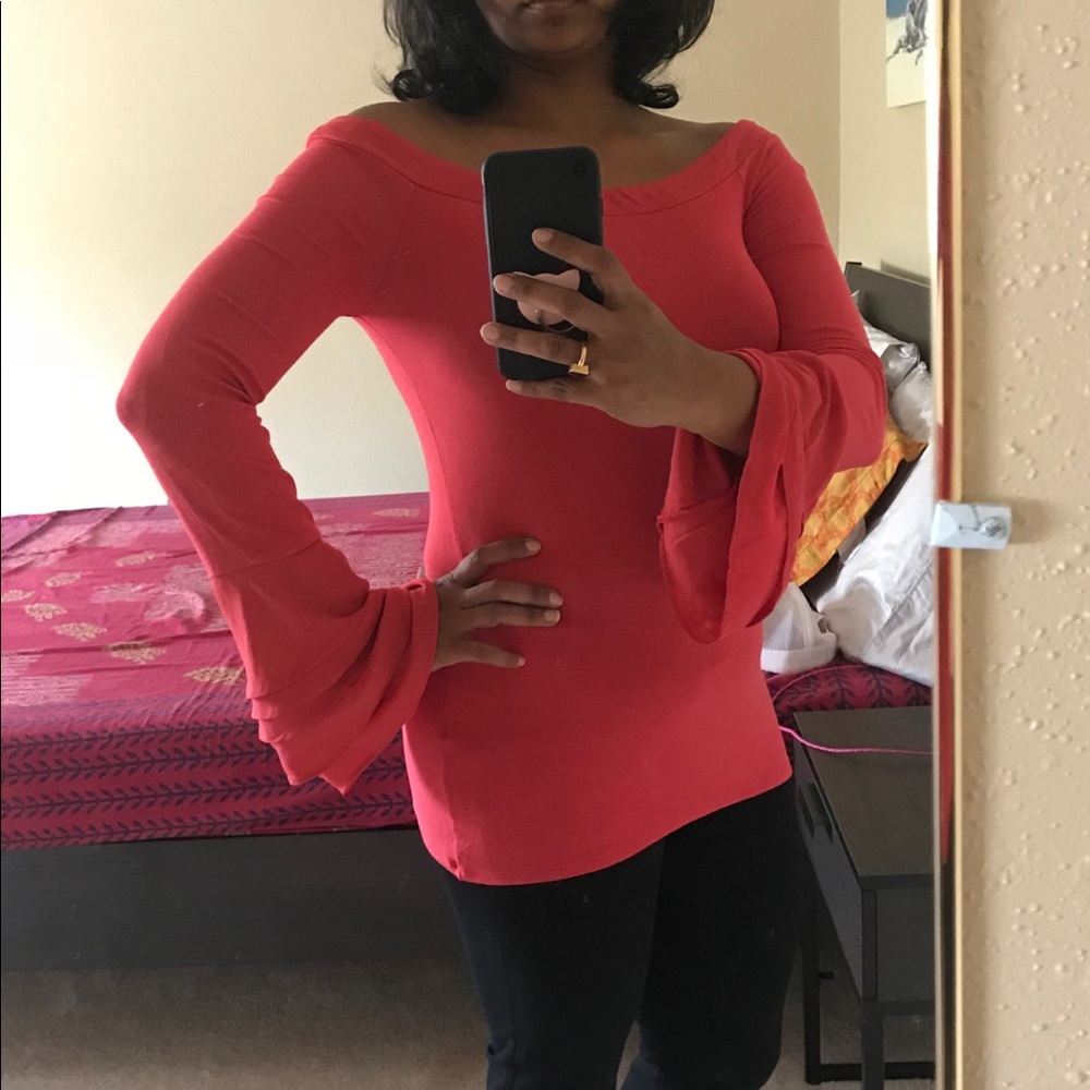 Off the shoulder coral flared slv top ! ❤️